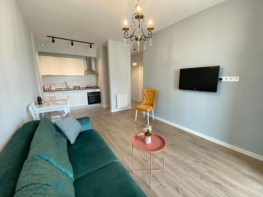 Lovely 1BR Apartment with Panoramic Views view 3