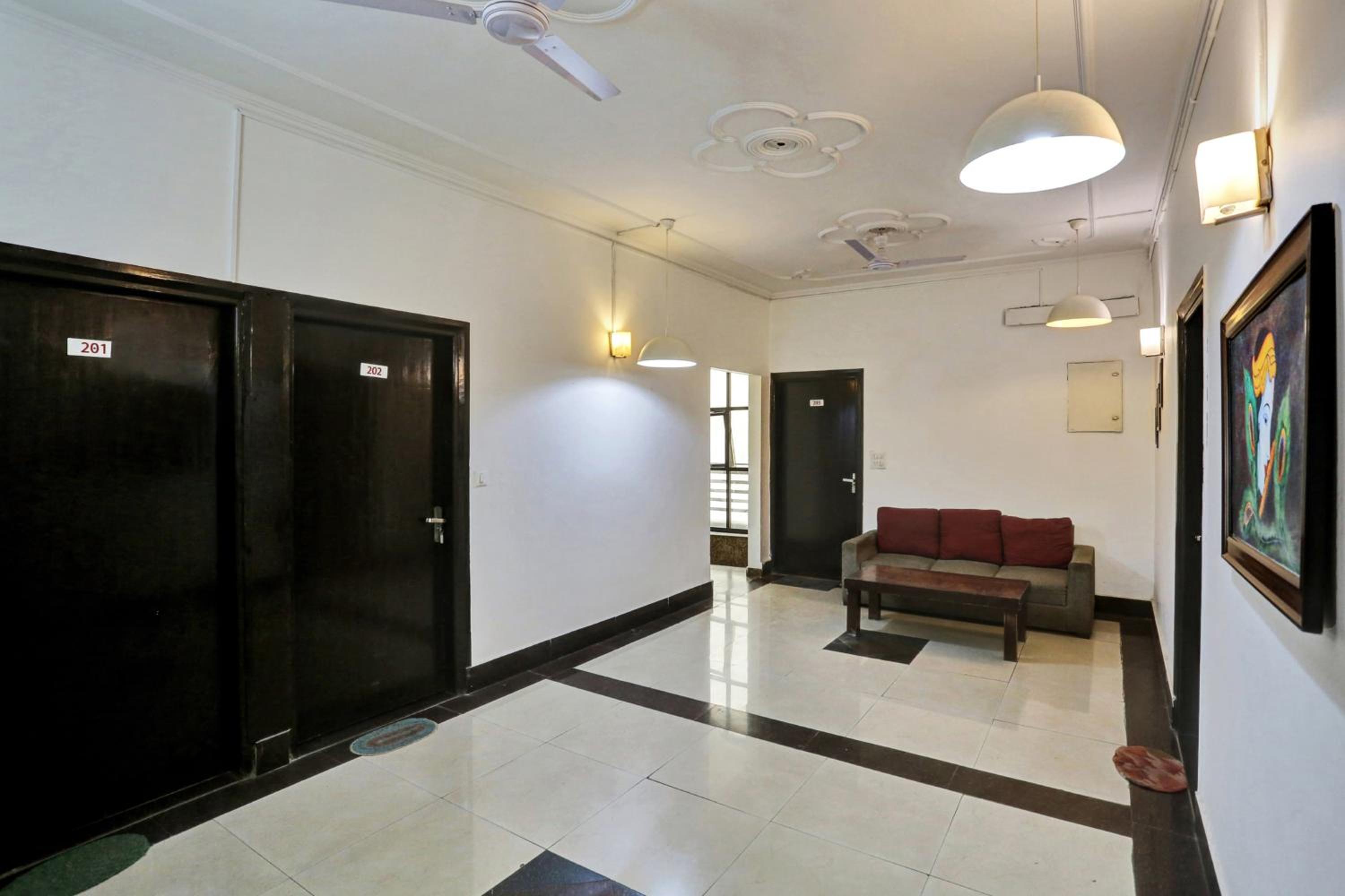 Lobby & Reception