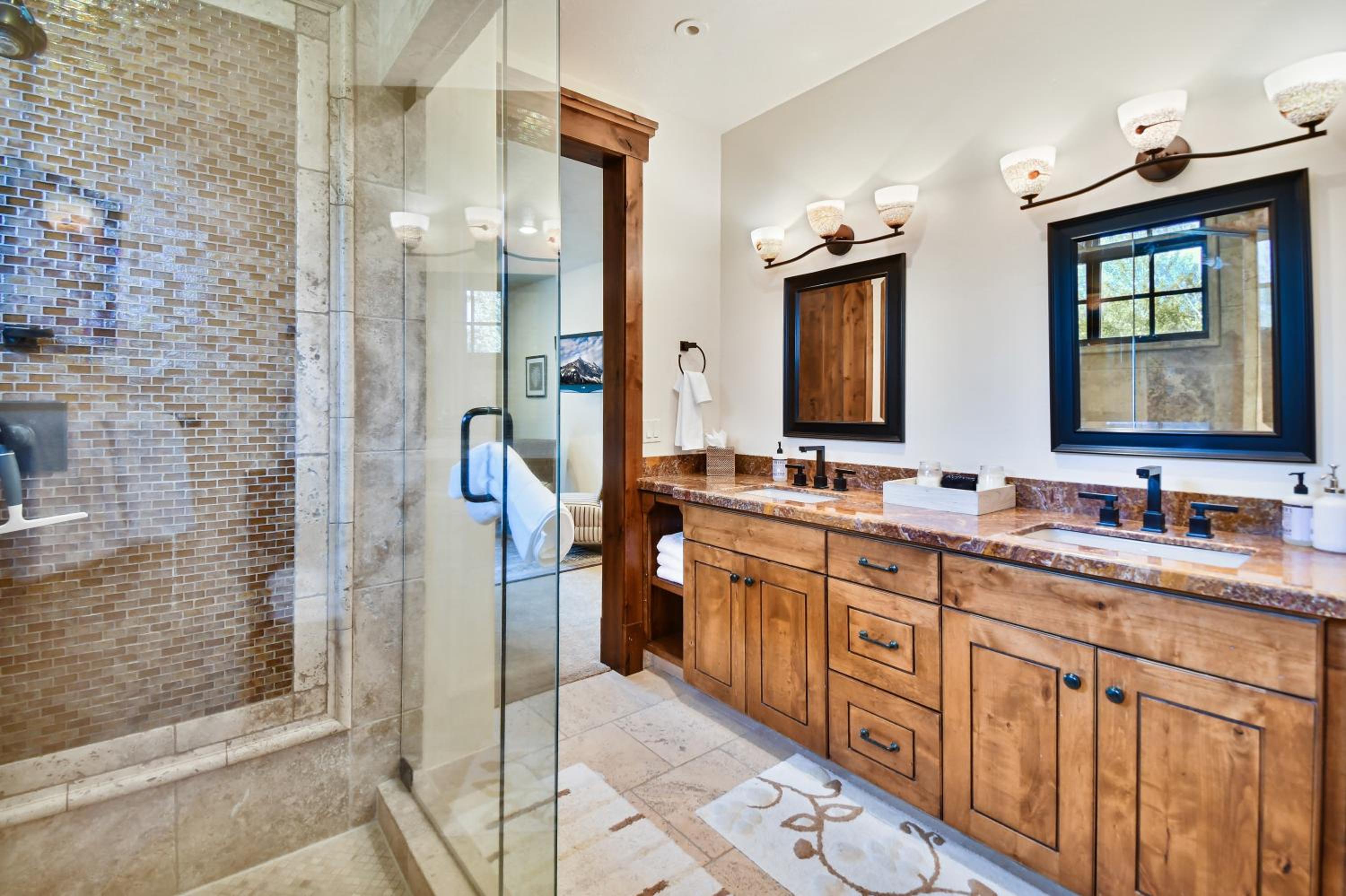 Luxury Home: Hot Tub, Large Kitchen, Pool Table, 5 Fireplaces, Near Canyons Village view 5