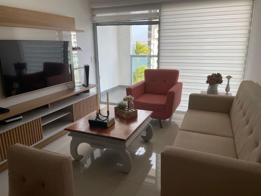 Beautiful bay view apartment at infinitum