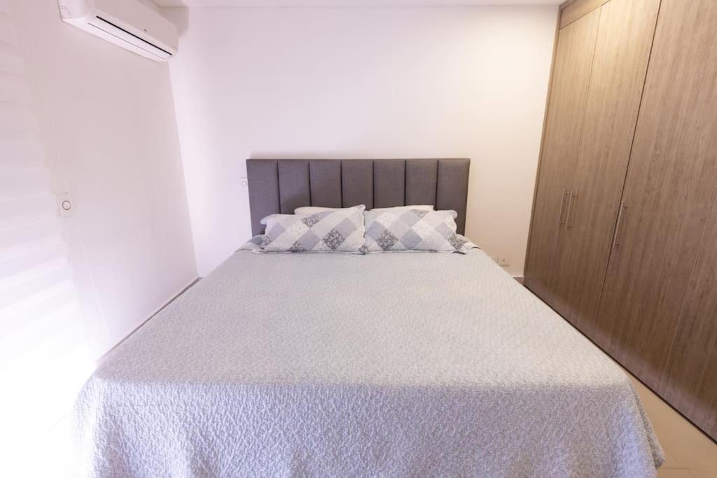 Beautiful bay view apartment at infinitum