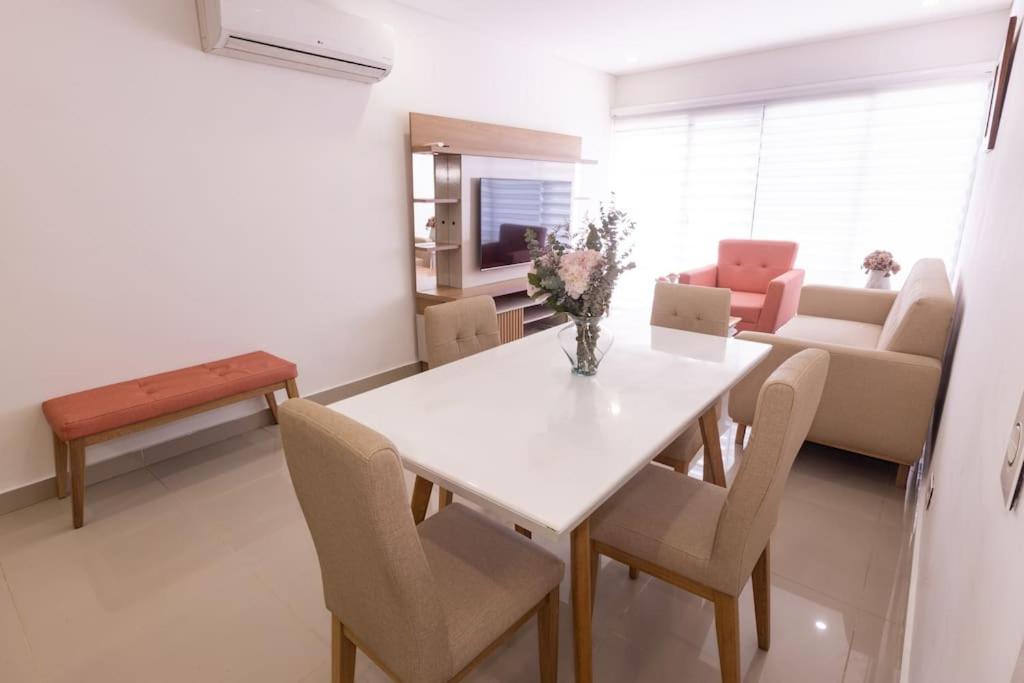 Beautiful bay view apartment at infinitum