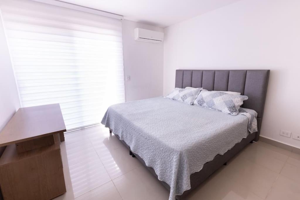 Beautiful bay view apartment at infinitum
