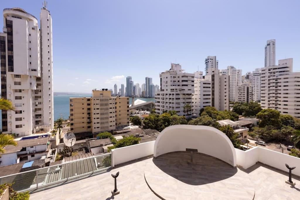 Beautiful bay view apartment at infinitum