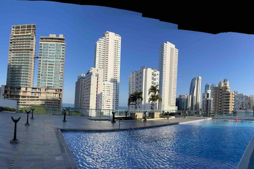 Beautiful bay view apartment at infinitum