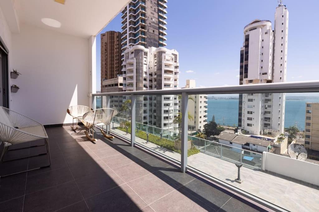 Beautiful bay view apartment at infinitum