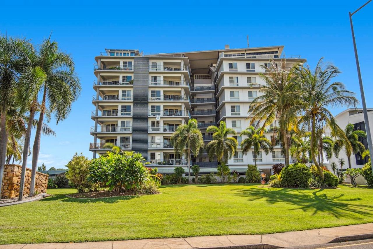 Cullen Bay 3BR Oceanview Bliss