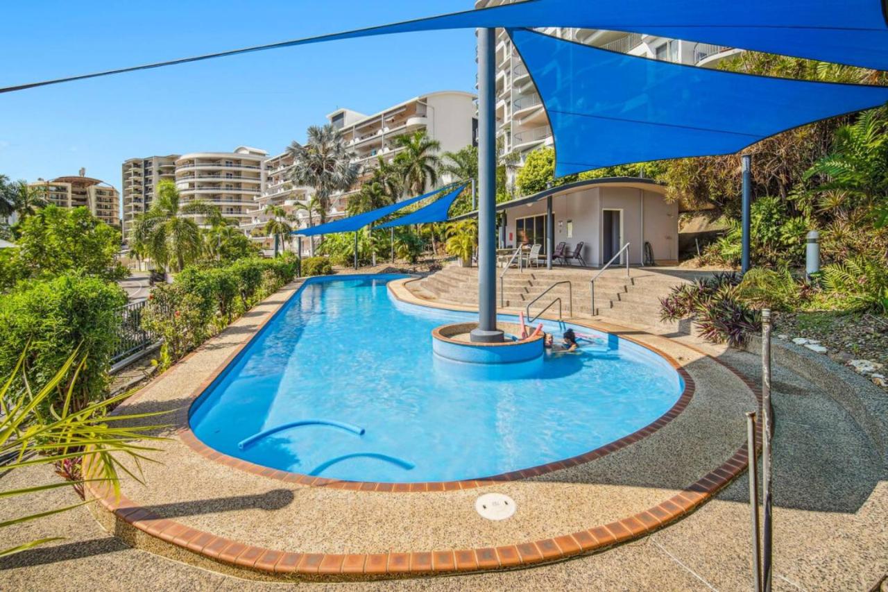 Cullen Bay 3BR Oceanview Bliss