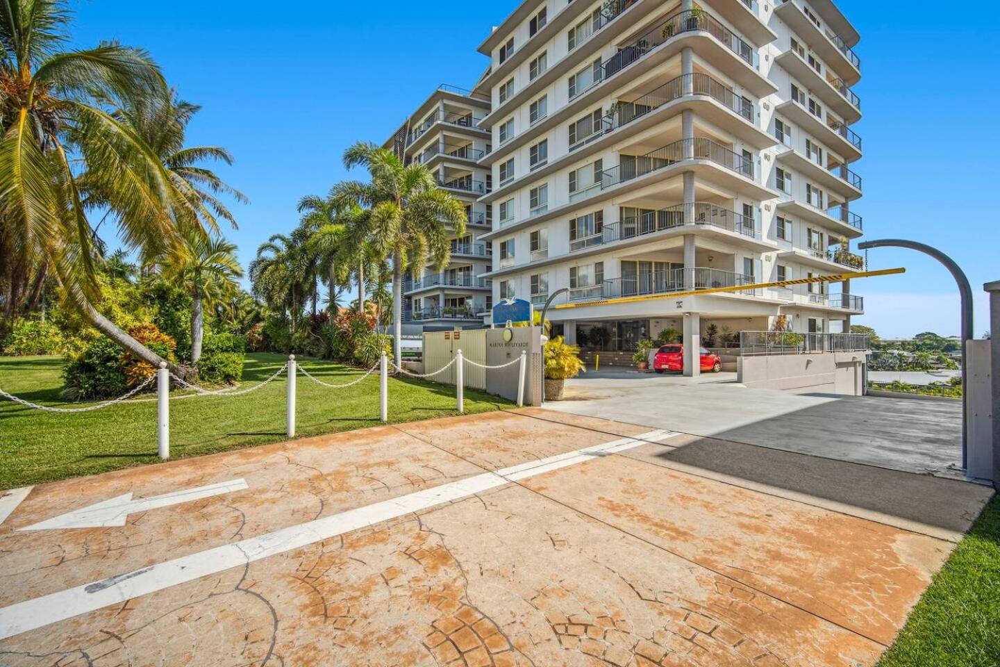 Cullen Bay 3BR Oceanview Bliss