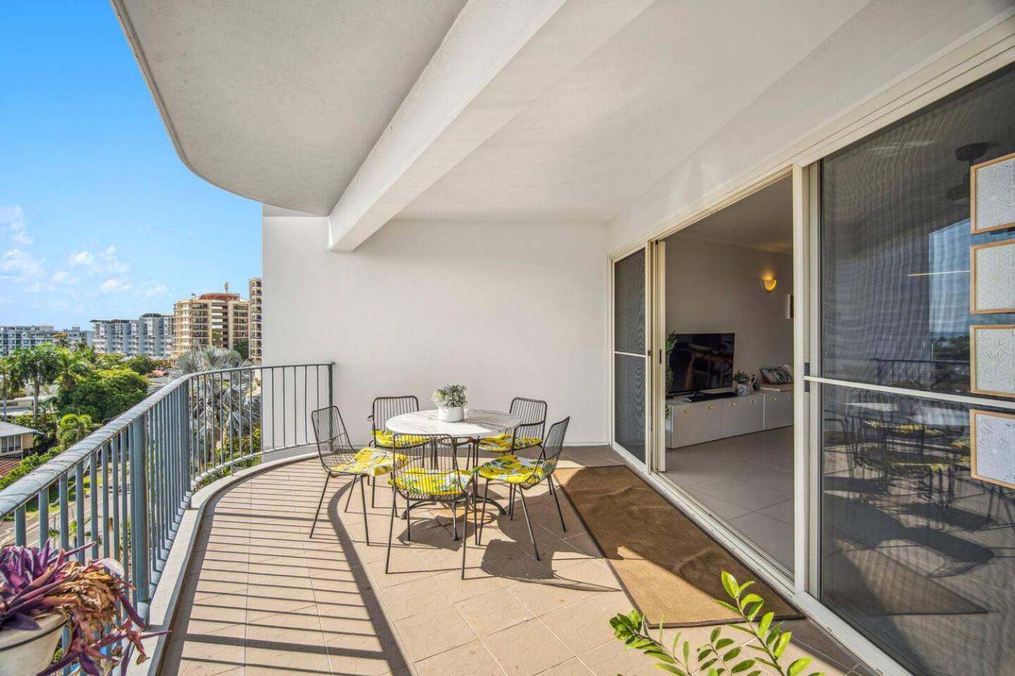 Cullen Bay 3BR Oceanview Bliss