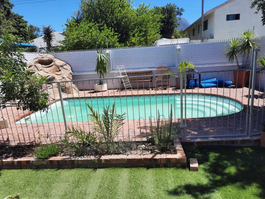 Three bedrooms in tranquil setting in Rondebosch view 2