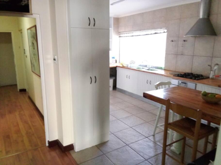 Three bedrooms in tranquil setting in Rondebosch view 4