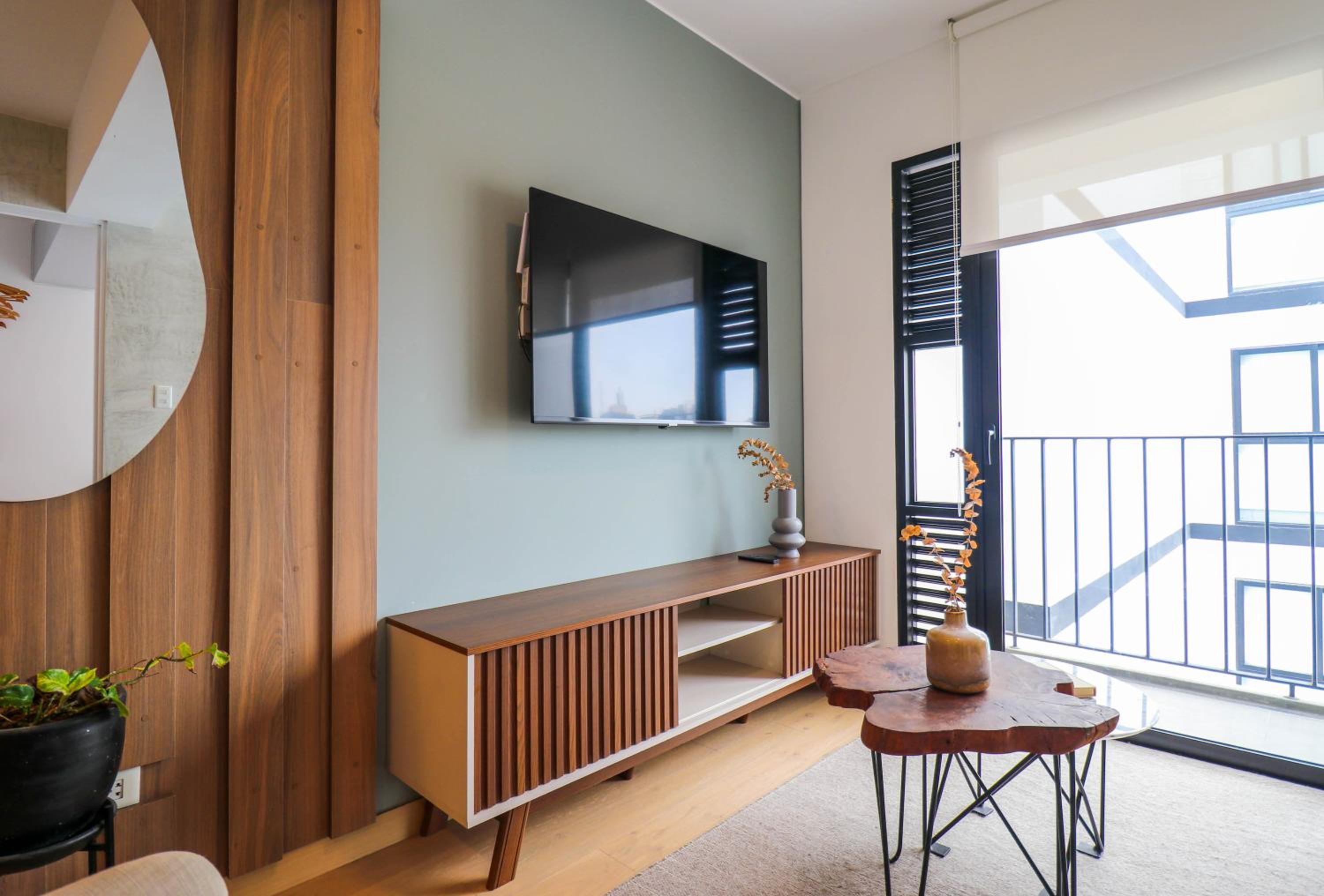 Spectacular 2BR with Balcony in Miraflores view 2