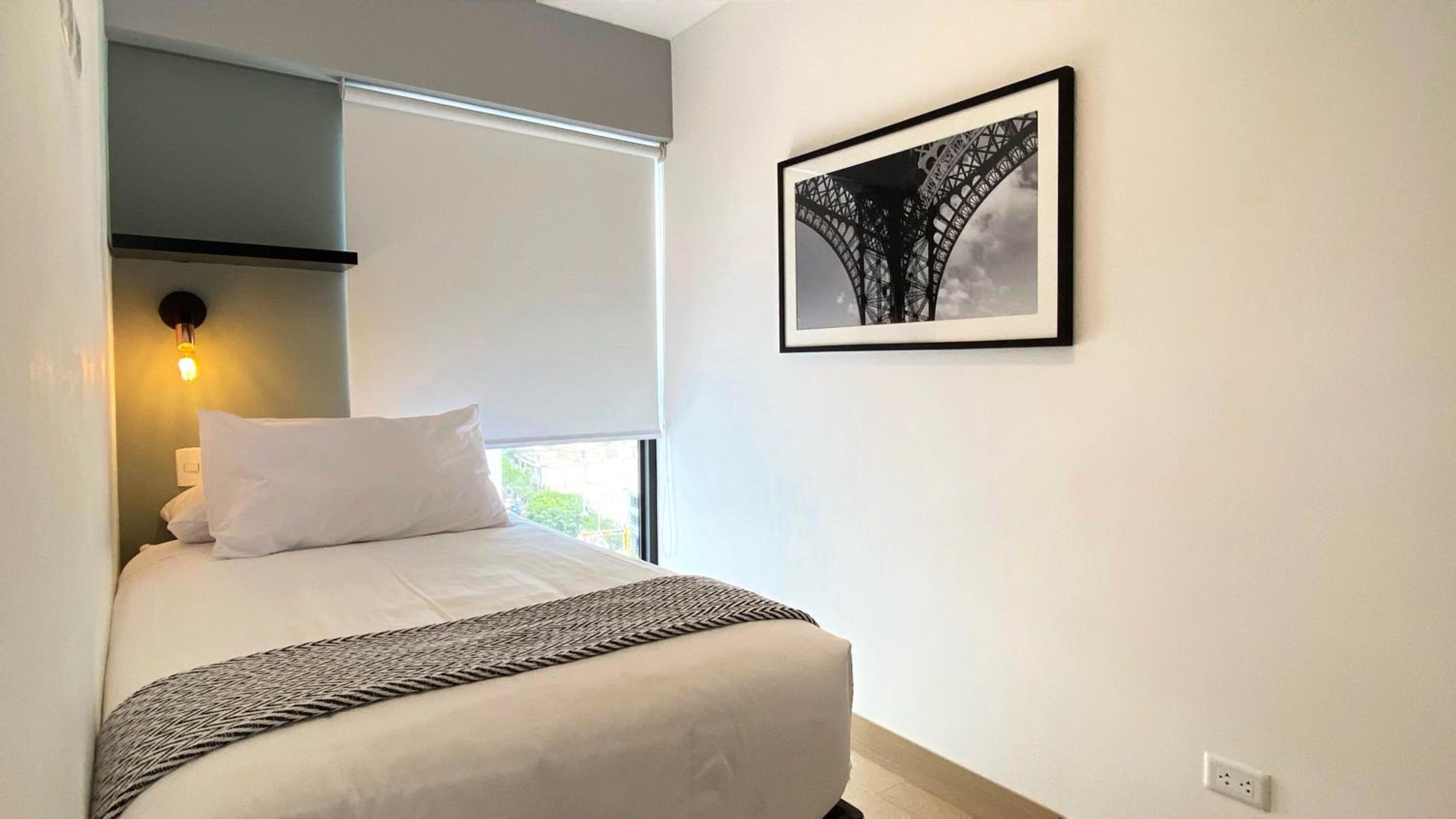 Spectacular 2BR with Balcony in Miraflores view 5