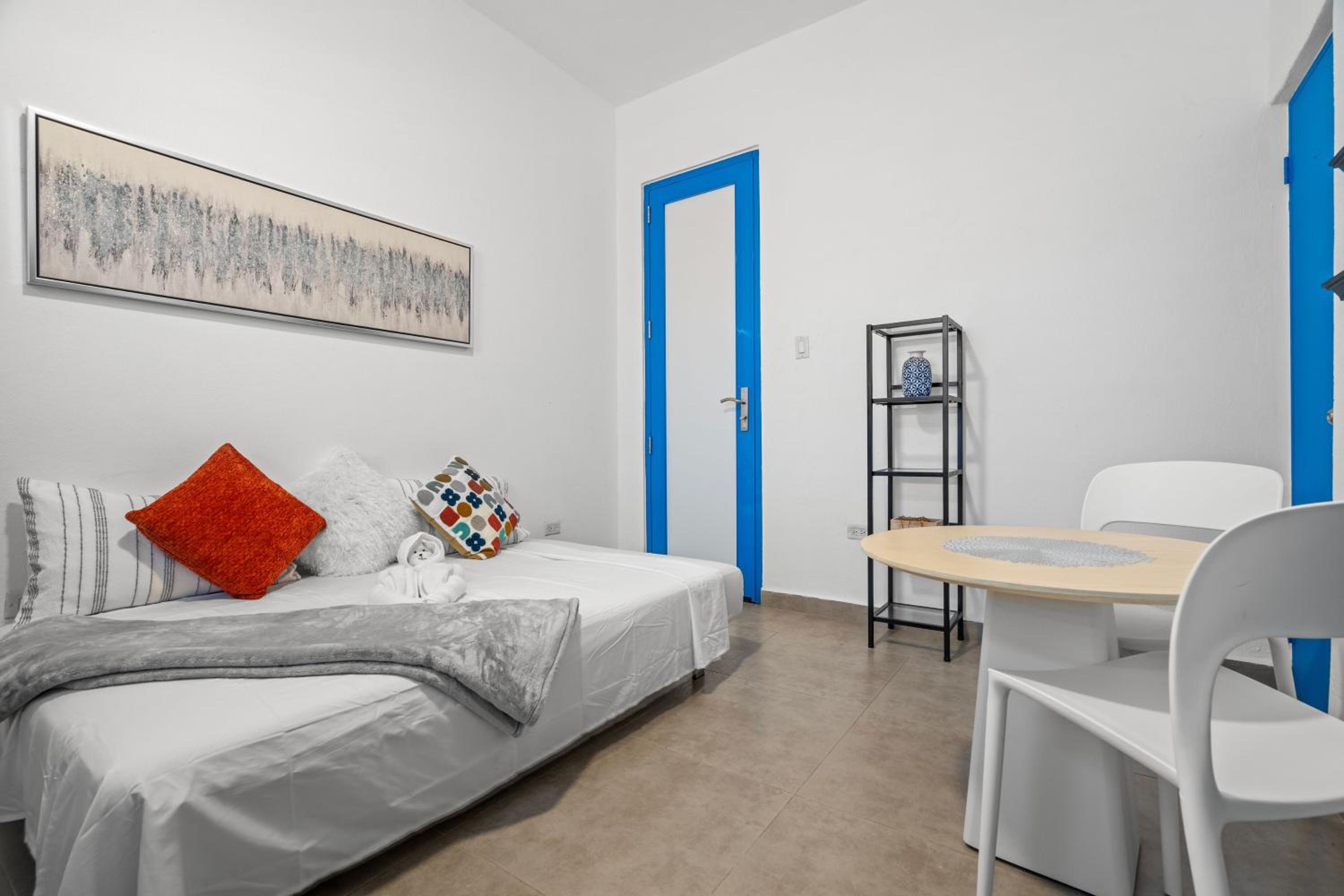 Modern APT, In The Heart Of The City - Self Check In - MM3