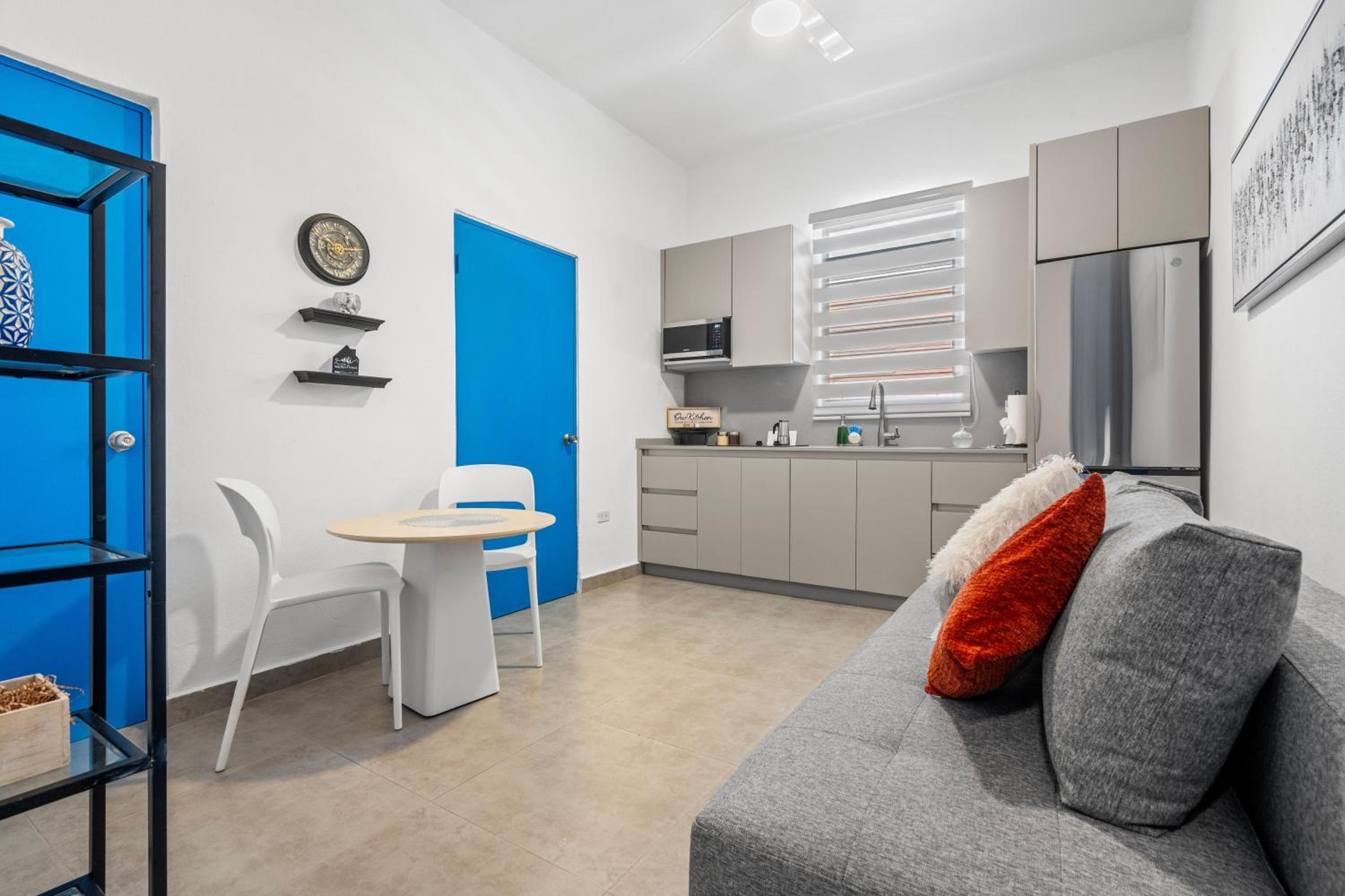 Modern APT, In The Heart Of The City - Self Check In - MM3