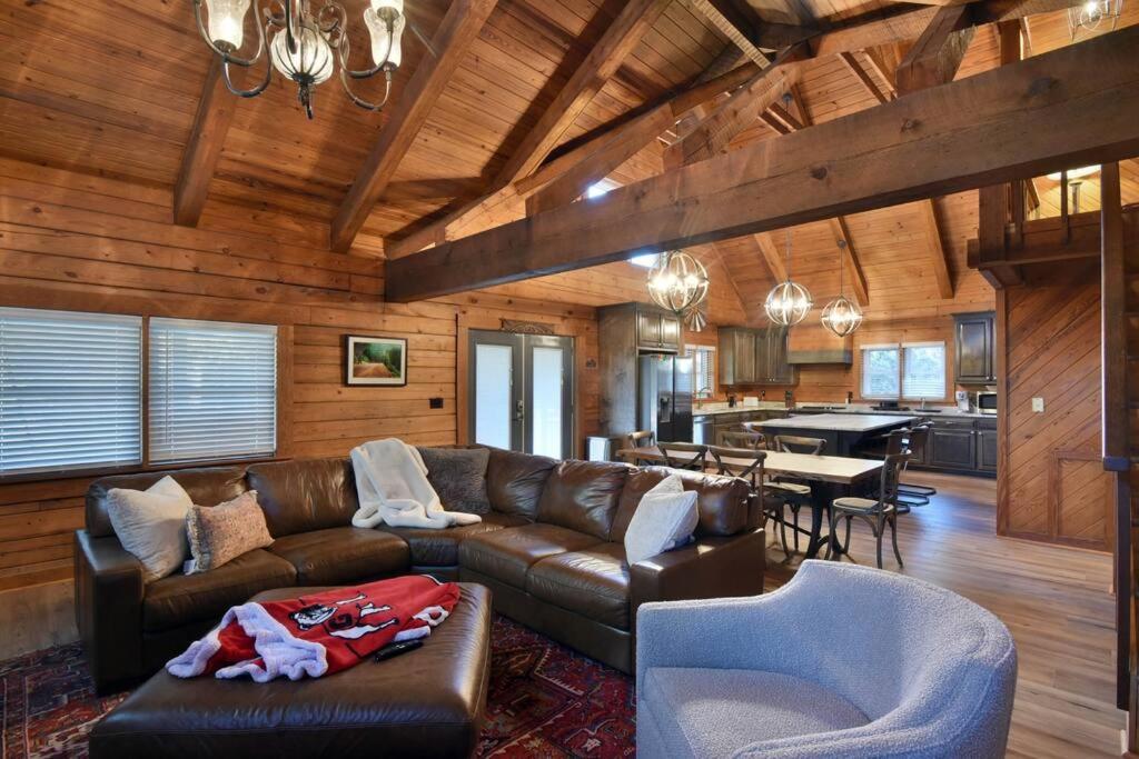 Peaceful Secluded Getaway Cabin