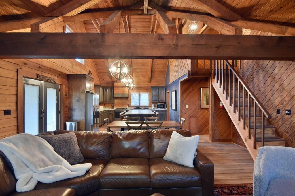 Peaceful Secluded Getaway Cabin