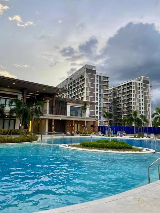 Summer Resort Vibe at the Heart of Taguig City! view 3