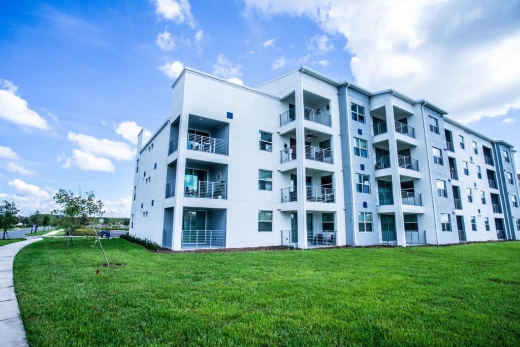 Comfortable 2BR Condo w/ Lake Views