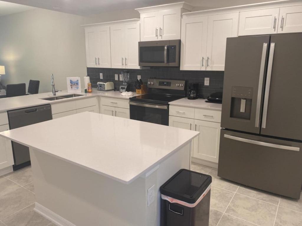 Comfortable 2BR Condo w/ Lake Views