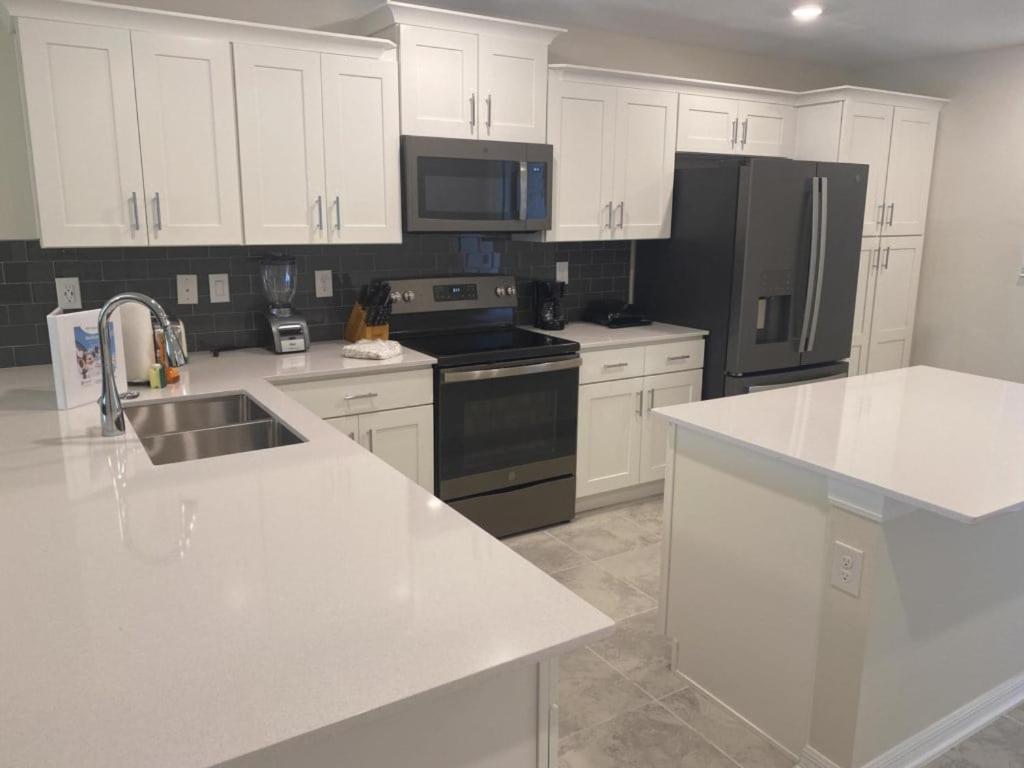 Comfortable 2BR Condo w/ Lake Views