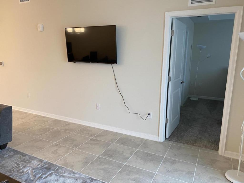 Comfortable 2BR Condo w/ Lake Views