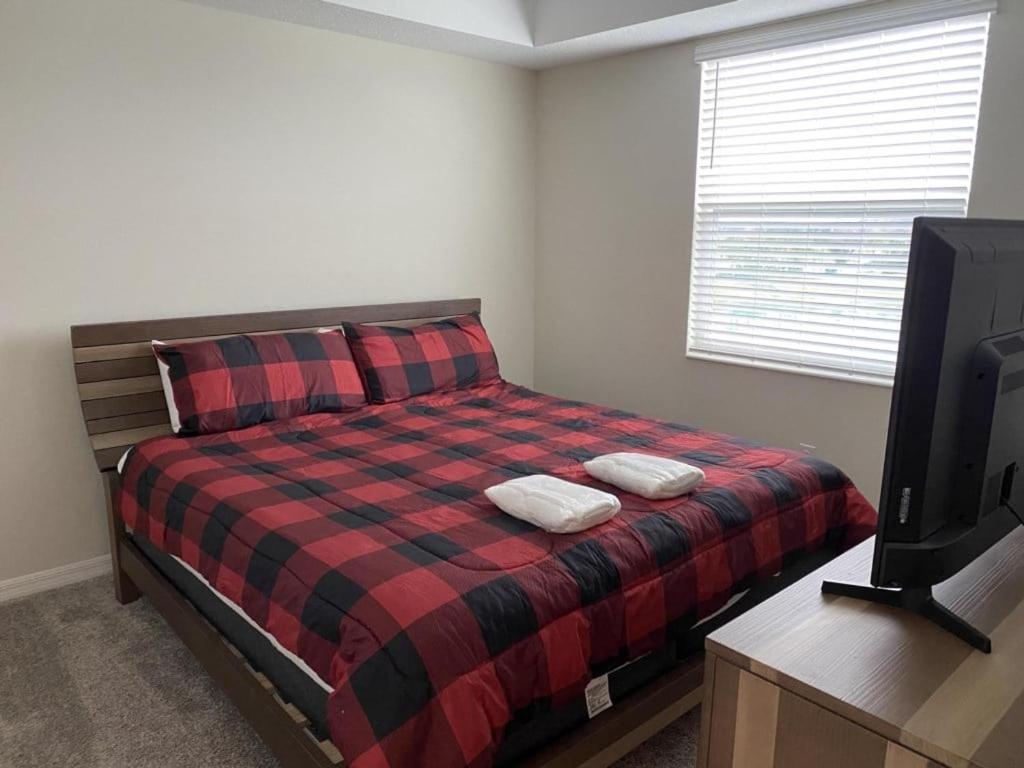 Comfortable 2BR Condo w/ Lake Views