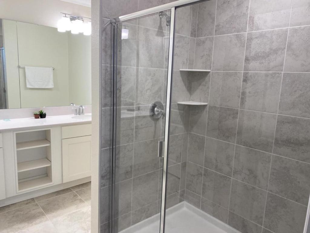 Comfortable 2BR Condo w/ Lake Views