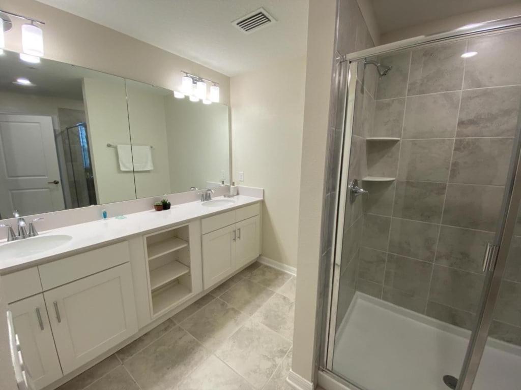 Comfortable 2BR Condo w/ Lake Views