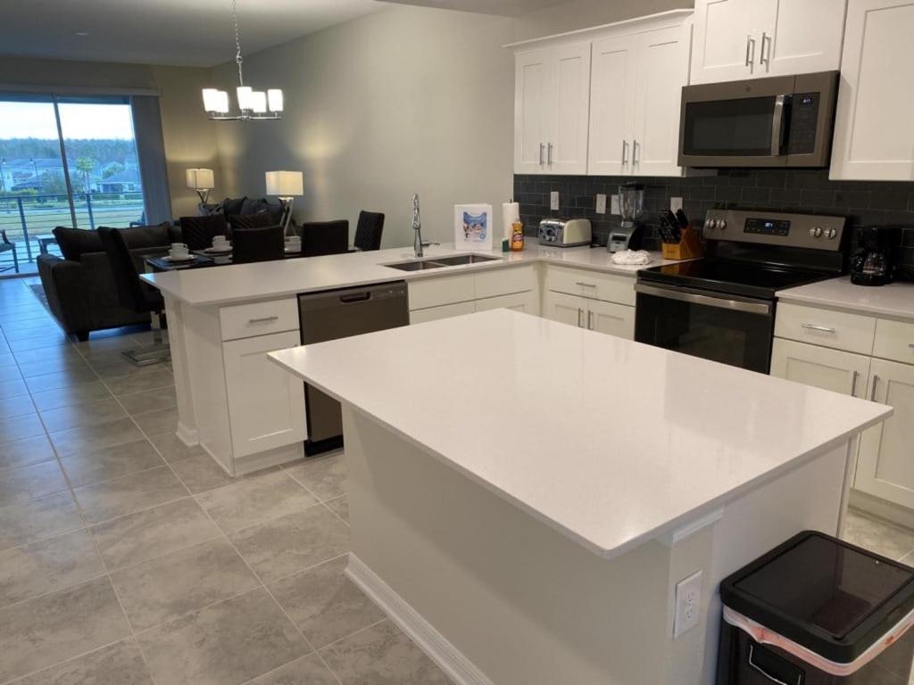 Comfortable 2BR Condo w/ Lake Views