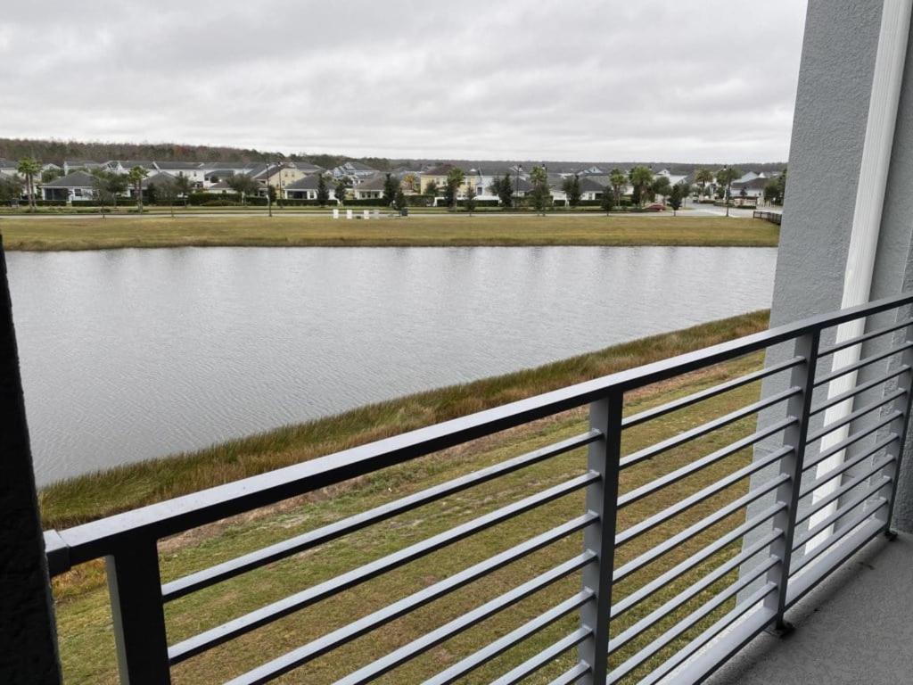 Comfortable 2BR Condo w/ Lake Views
