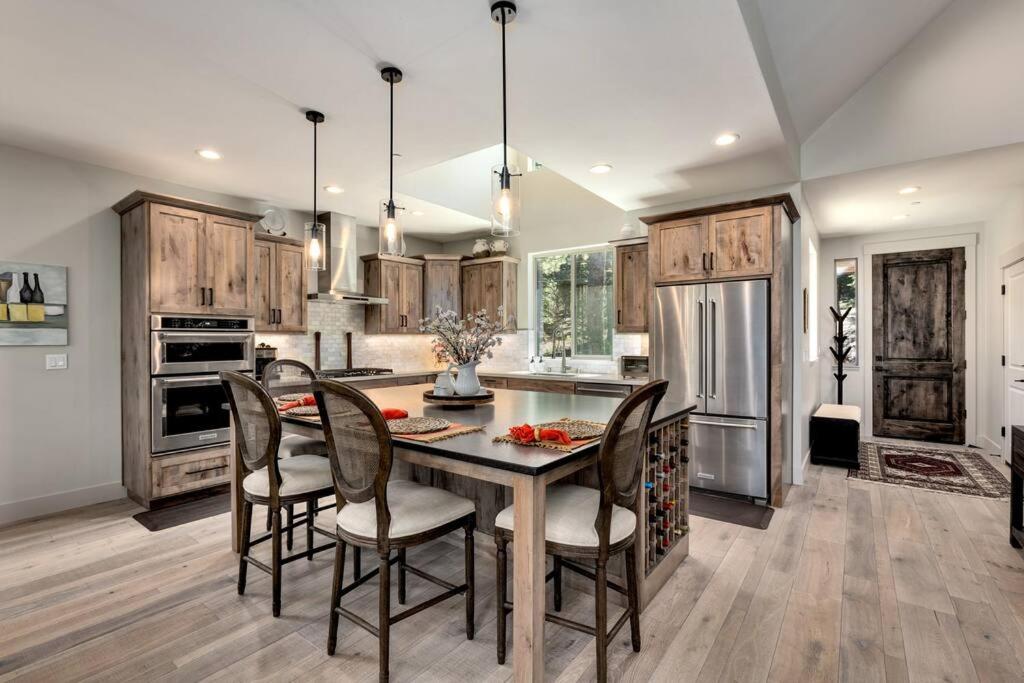 Lake Tahoe Vacations - Grandview Manor - Luxury - Hot tub - Stylish - Property Image 34