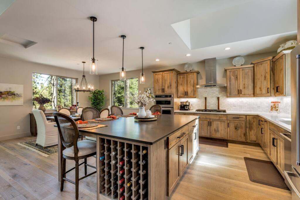 Lake Tahoe Vacations - Grandview Manor - Luxury - Hot tub - Stylish - Property Image 18