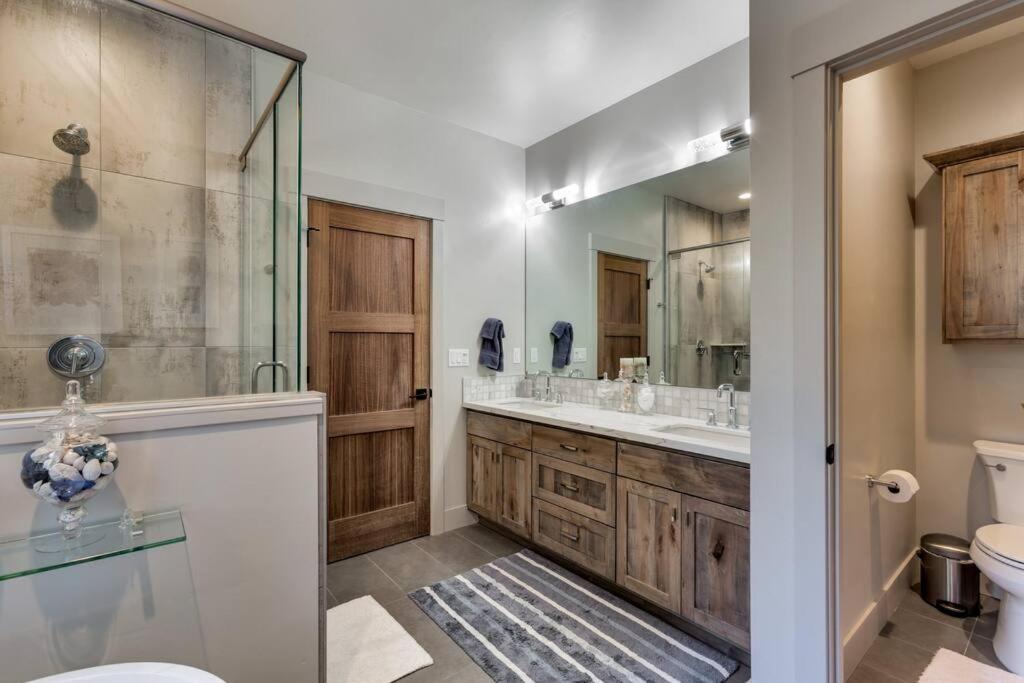 Lake Tahoe Vacations - Grandview Manor - Luxury - Hot tub - Stylish - Property Image 2