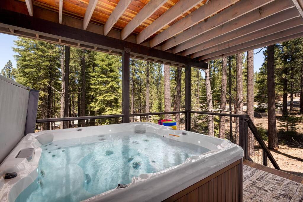 Lake Tahoe Vacations - Grandview Manor - Luxury - Hot tub - Stylish - Property Image 4