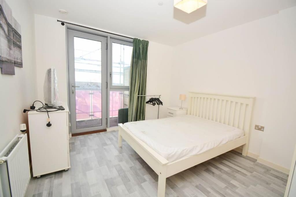 GioGio - Comfortable Stratford Flat with Stunning Views