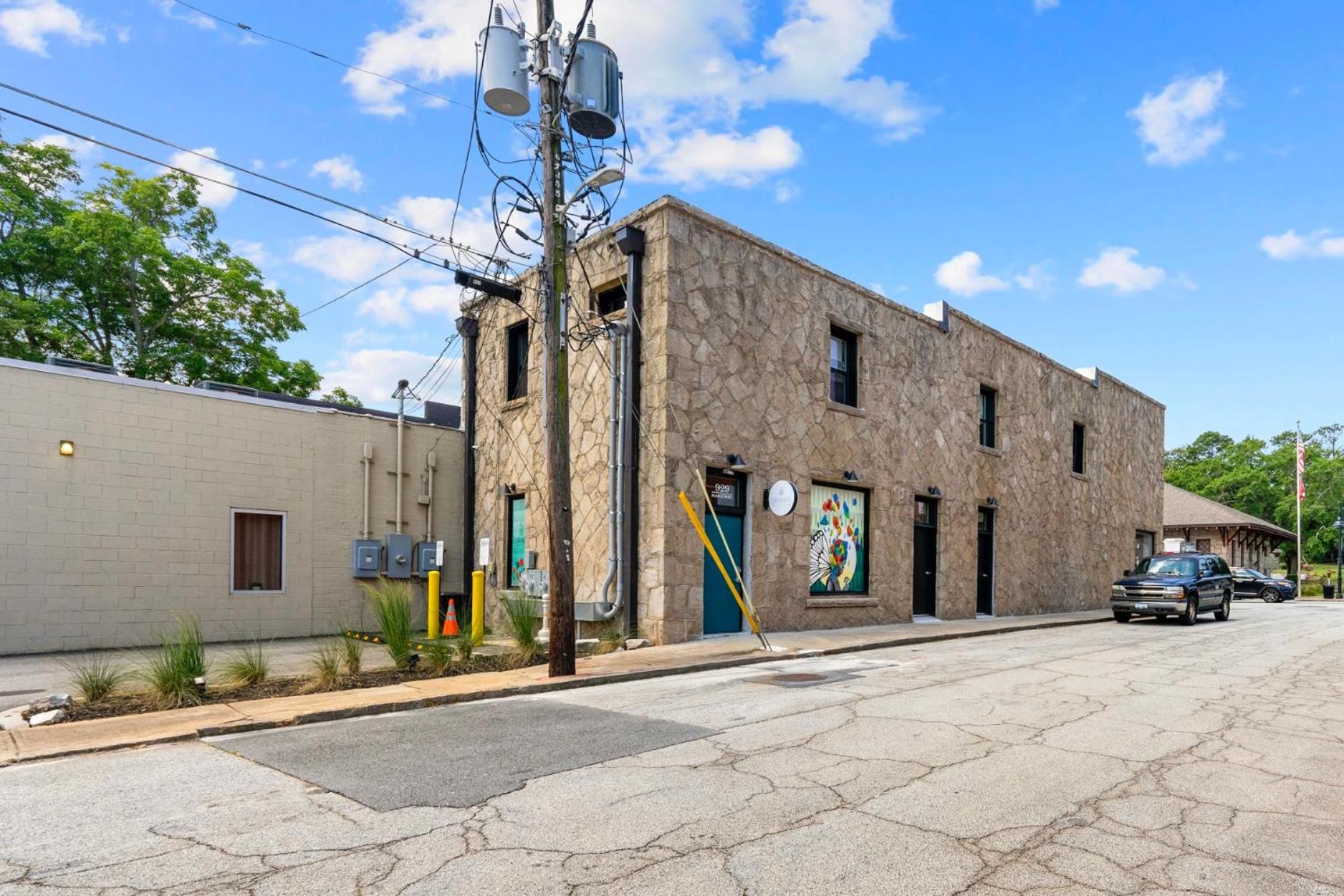Opulent Loft on Main St -Walk to Stone Mtn Park! view 3