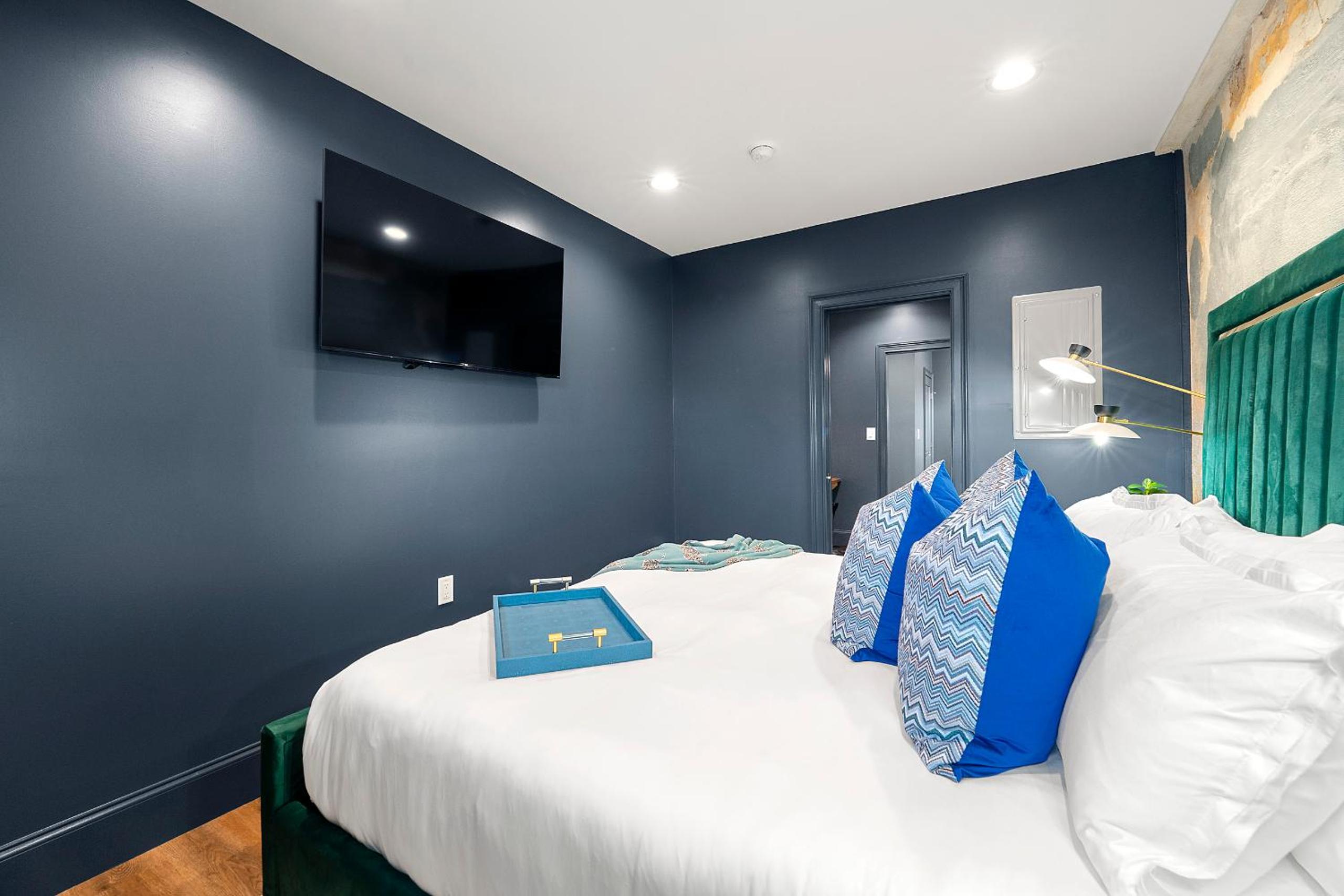 Opulent Loft on Main St -Walk to Stone Mtn Park! view 2