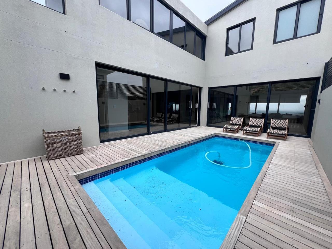 Luxury 5 Bedroom House Pinnacle Point Golf Estate view 3