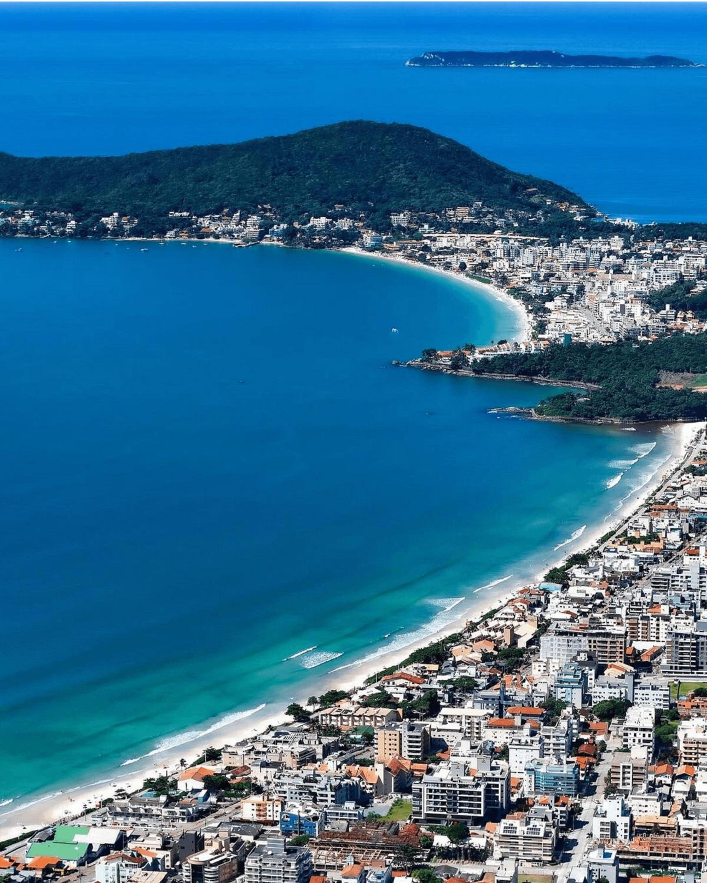 Cobertura com Piscina na praia de Bombas - BOM003