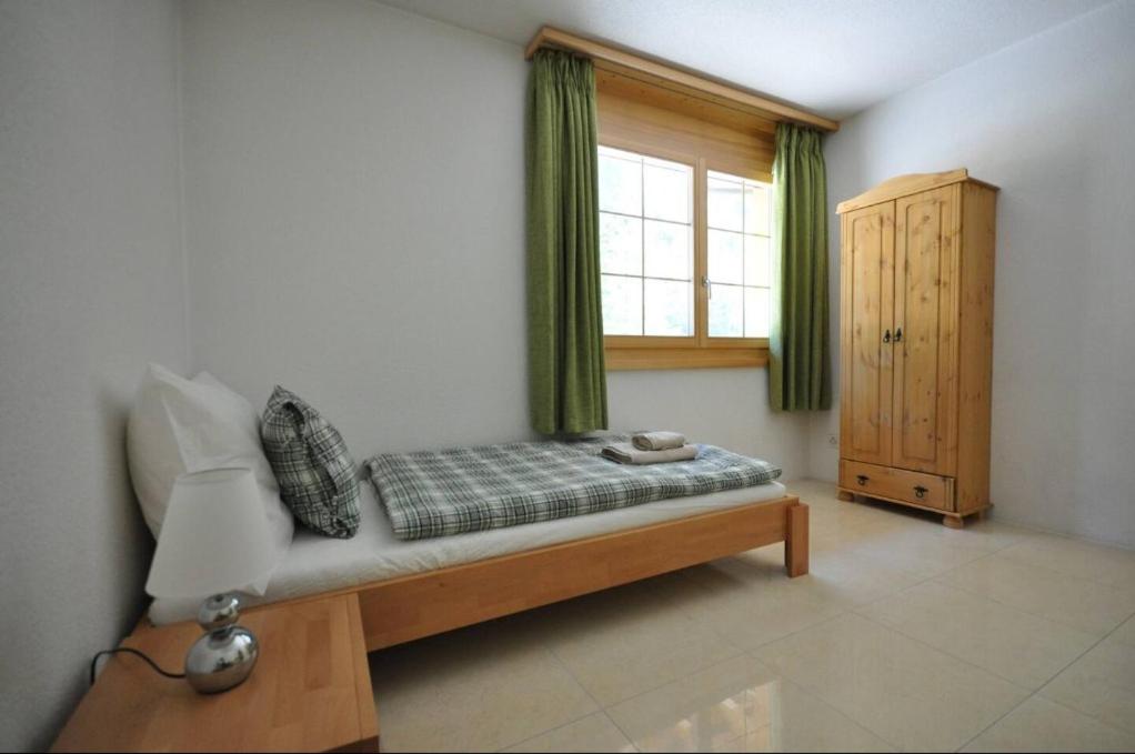 Family Frame Apartment