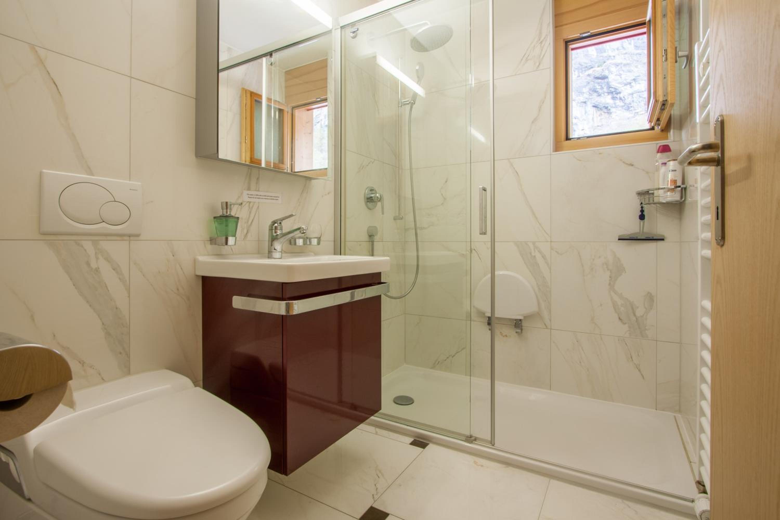 Family Frame Apartment