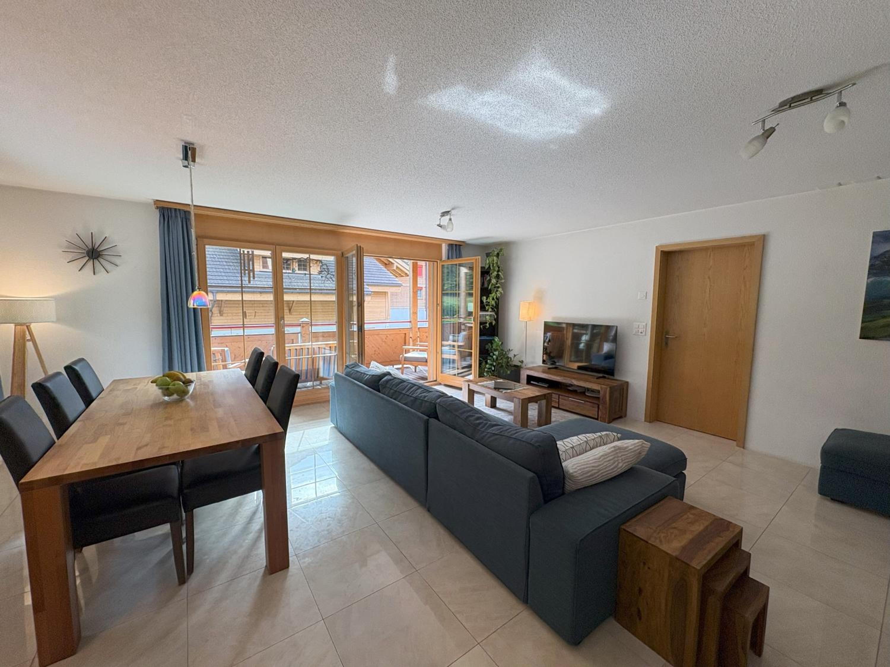 Family Frame Apartment