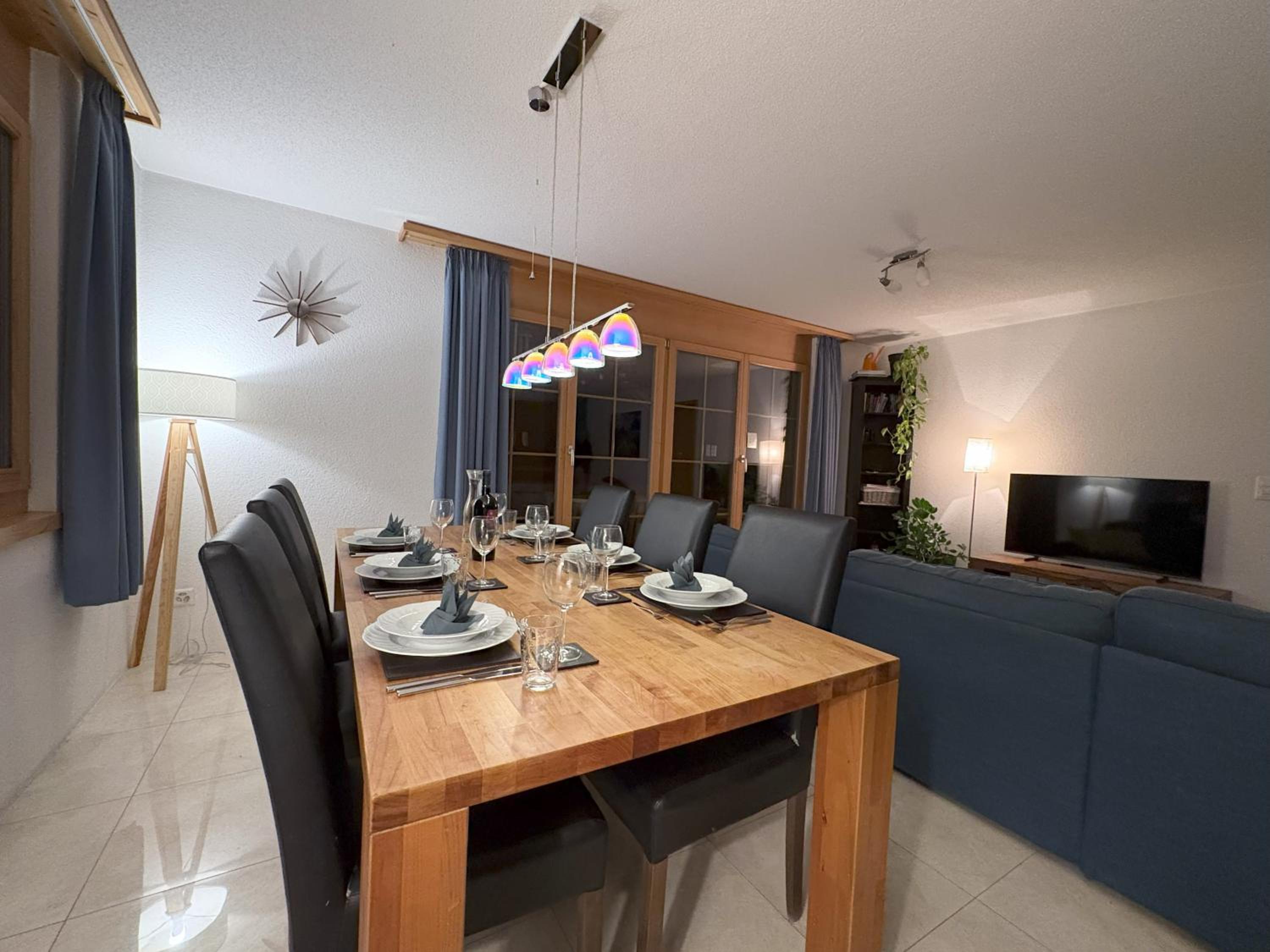 Family Frame Apartment