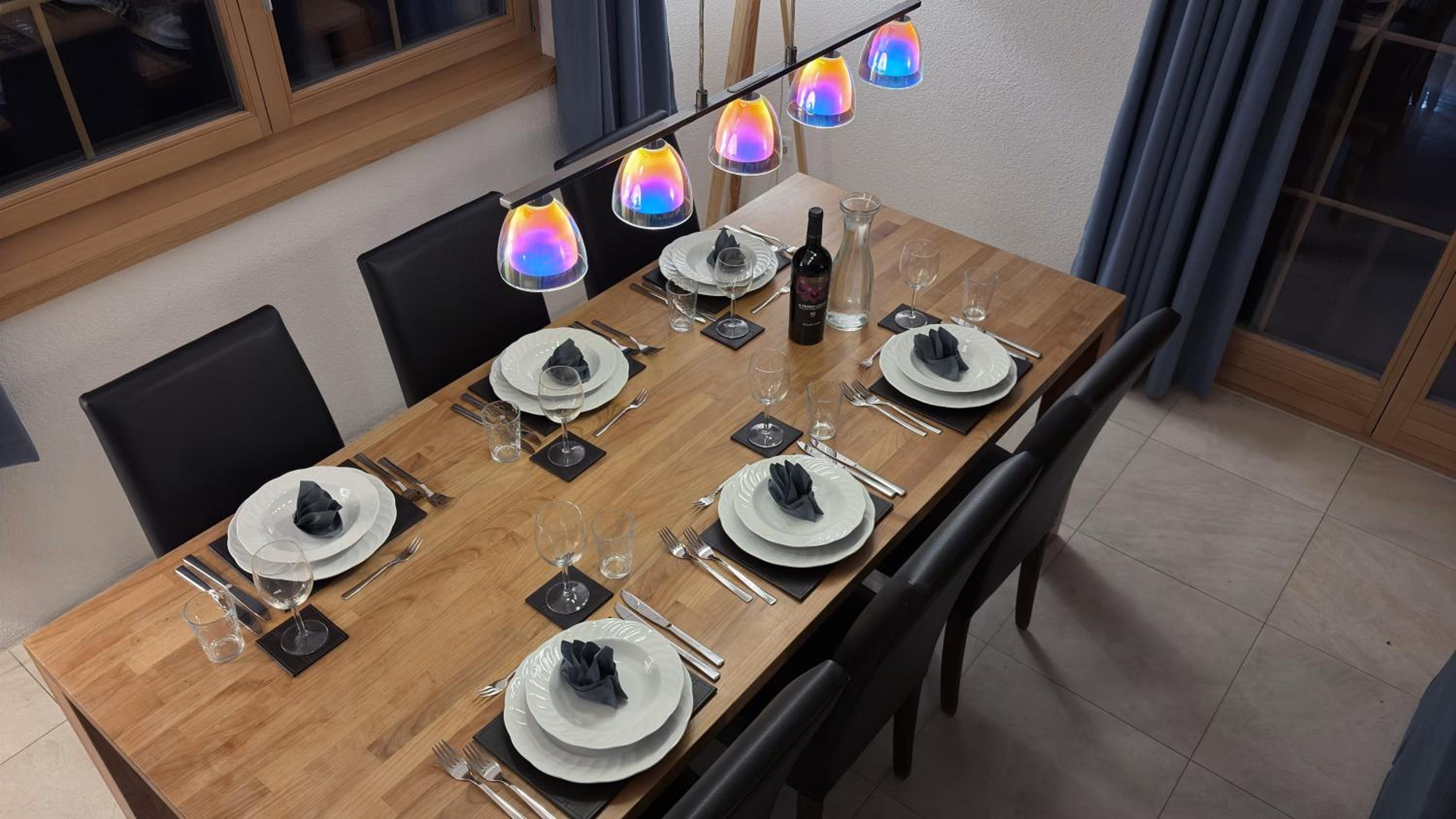 Family Frame Apartment