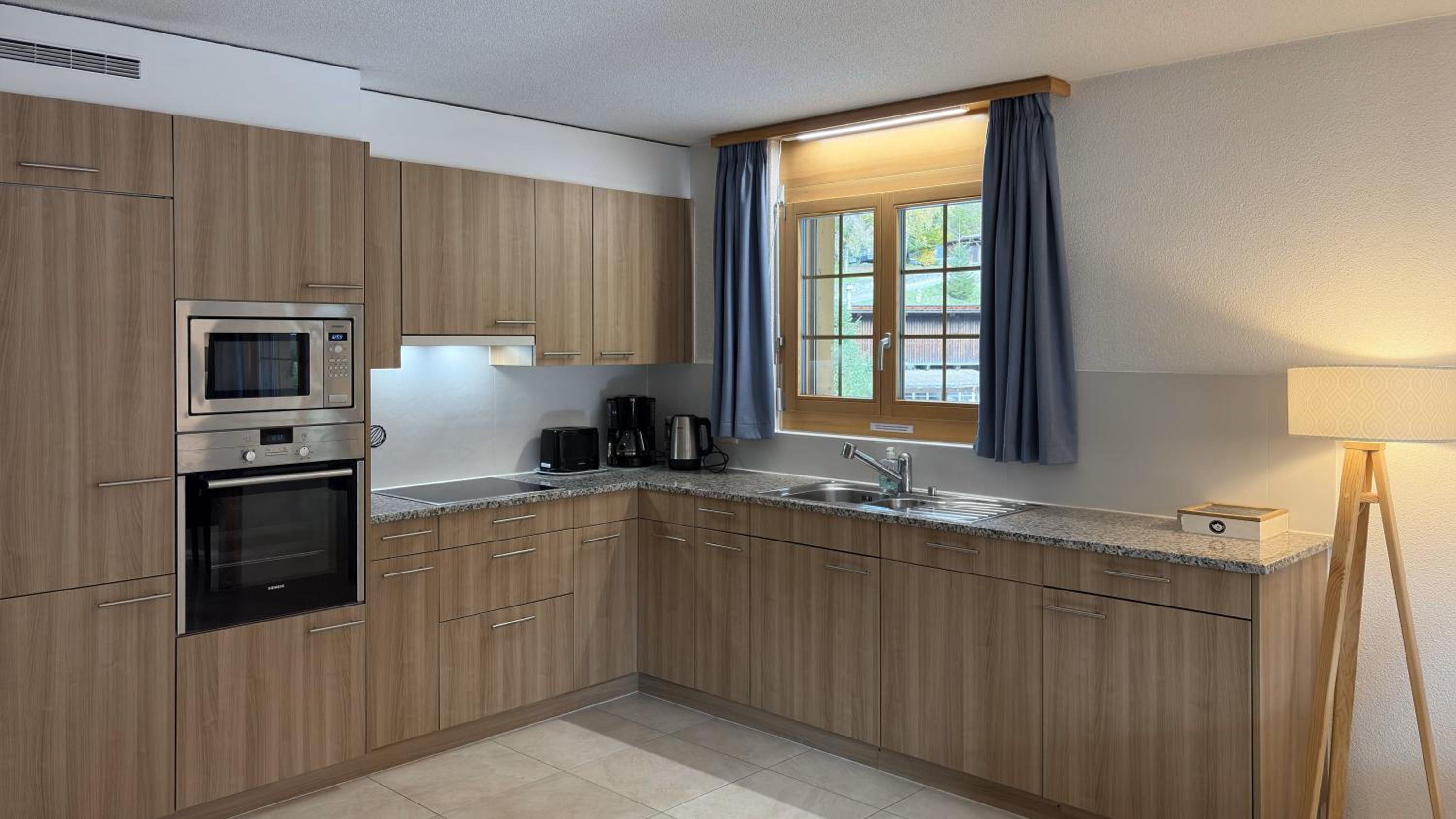 Family Frame Apartment