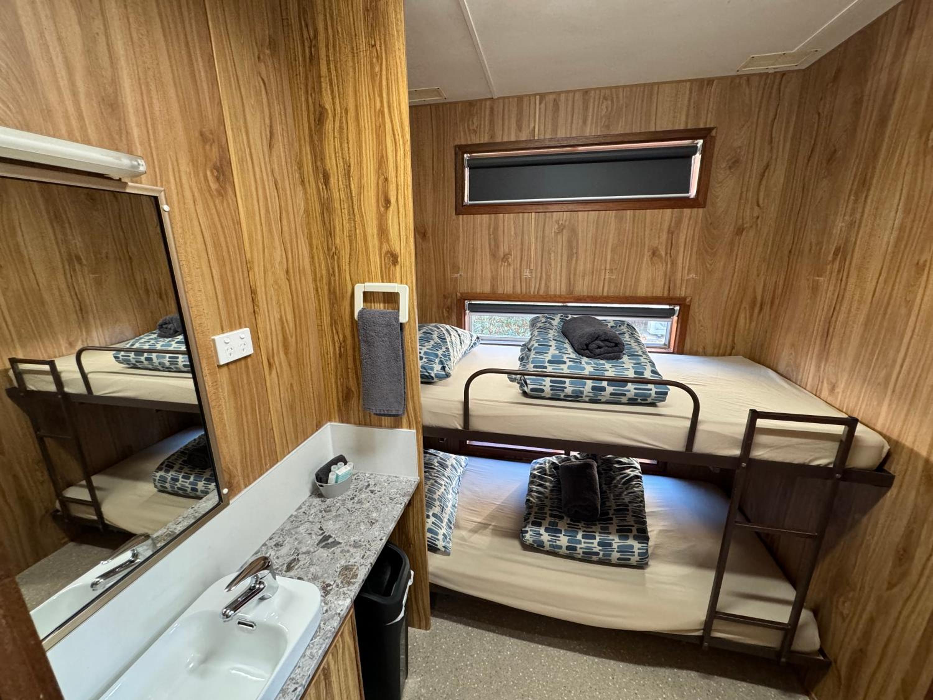 Acacia Caravan Park & Holiday Units view 4
