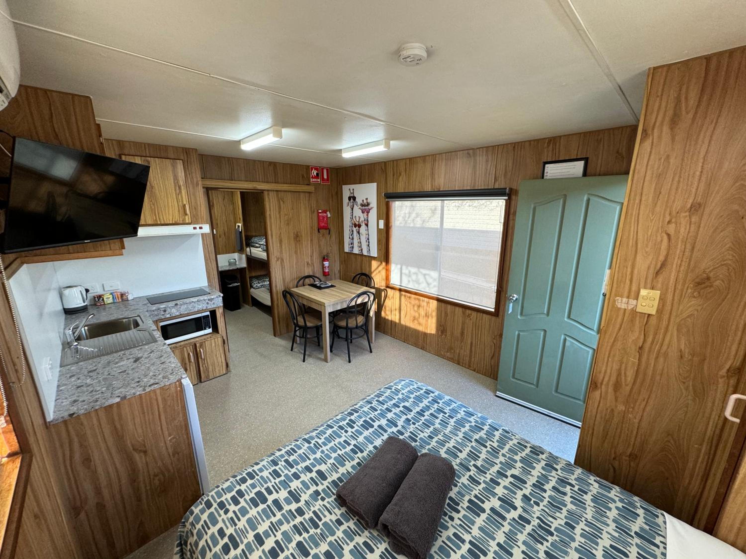 Acacia Caravan Park & Holiday Units view 2