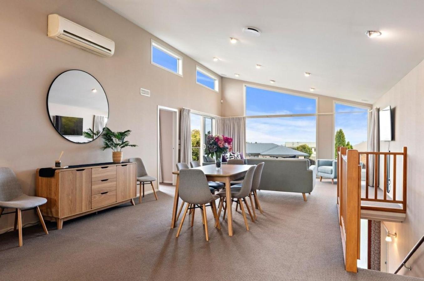 Holiday Home Lake Taupo view 5